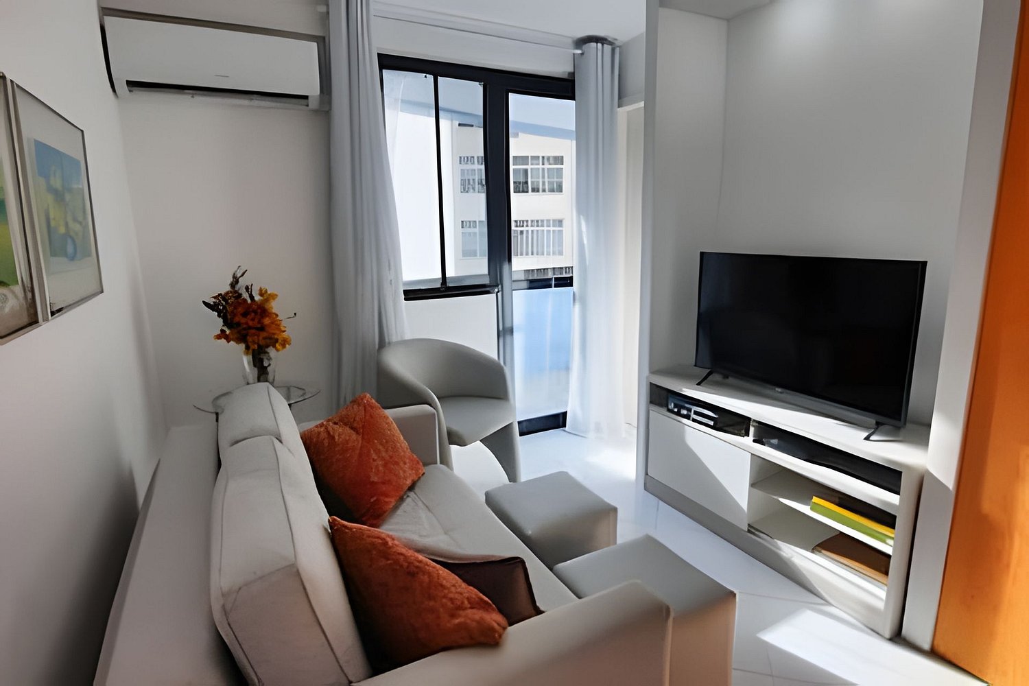 Apartamento em Copacabana com sala mobiliada