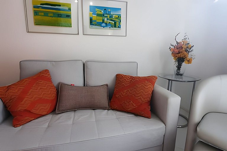 Seu apartamento em Copacabana espera por você! Rj