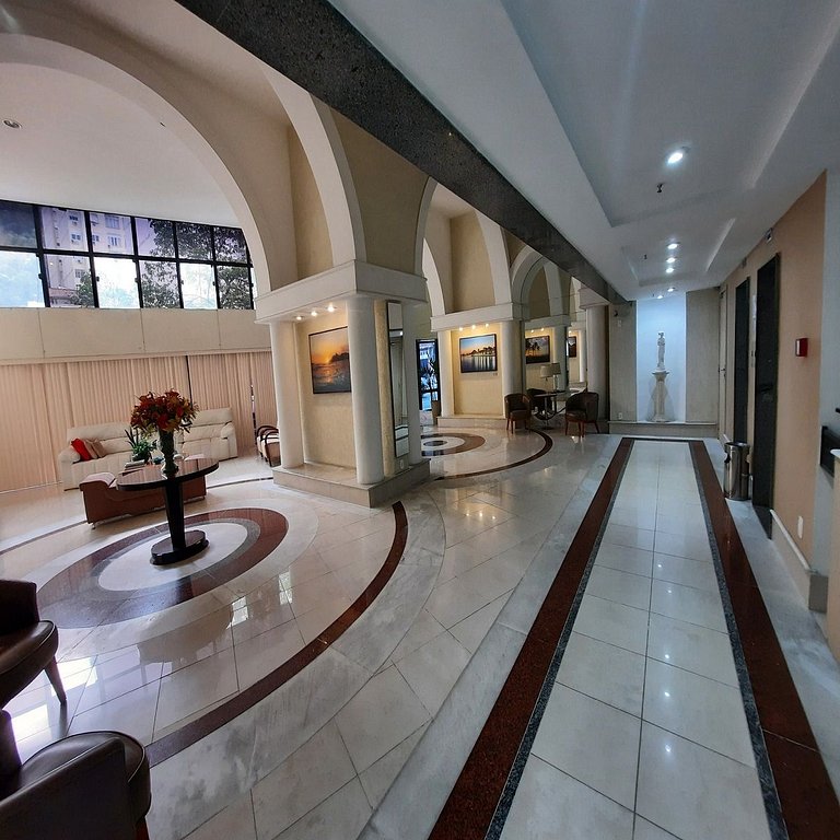 Flat em Copacabana com piscina compartilhada