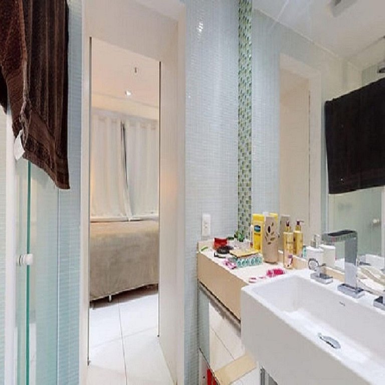 Flat em Copacabana com piscina compartilhada