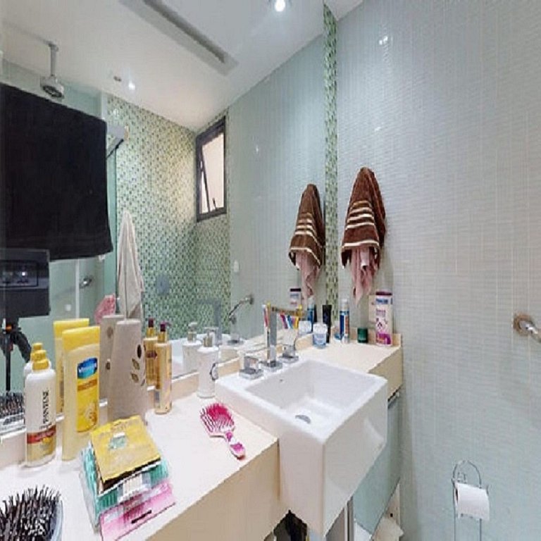 Flat em Copacabana com piscina compartilhada