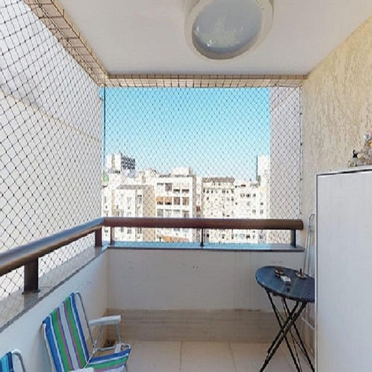 Flat em Copacabana com piscina compartilhada