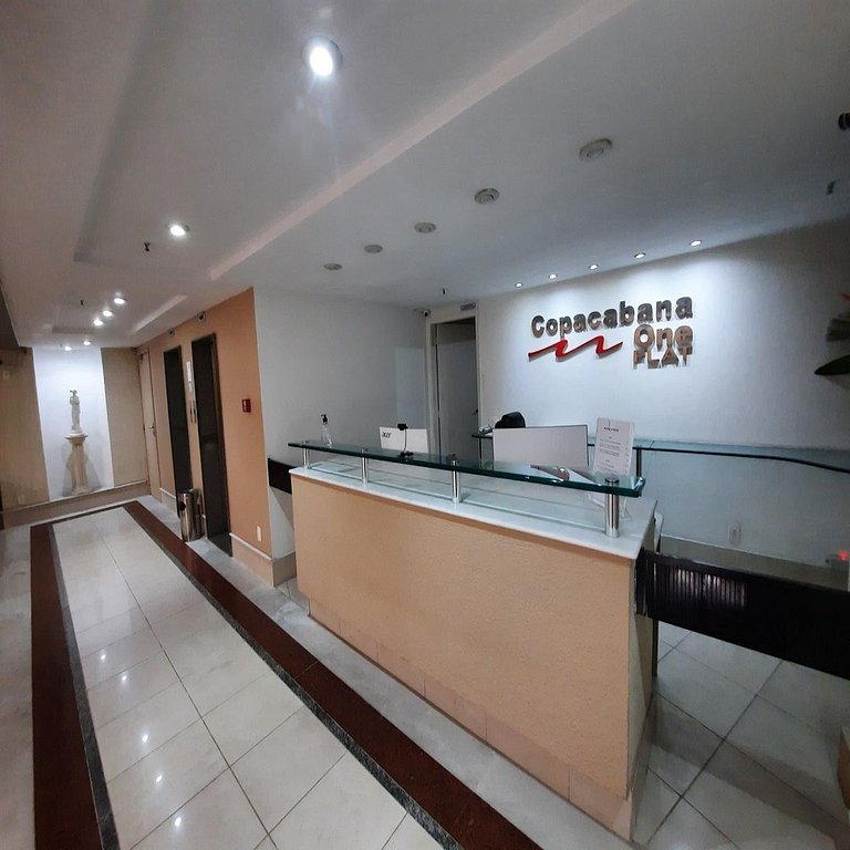 Flat com piscina, sauna e vaga de estacionamento