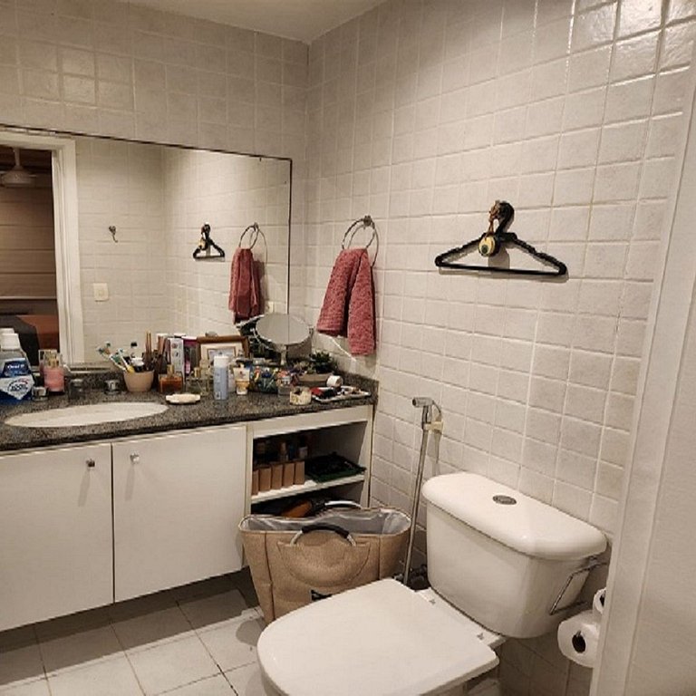 Flat com piscina, sauna e vaga de estacionamento