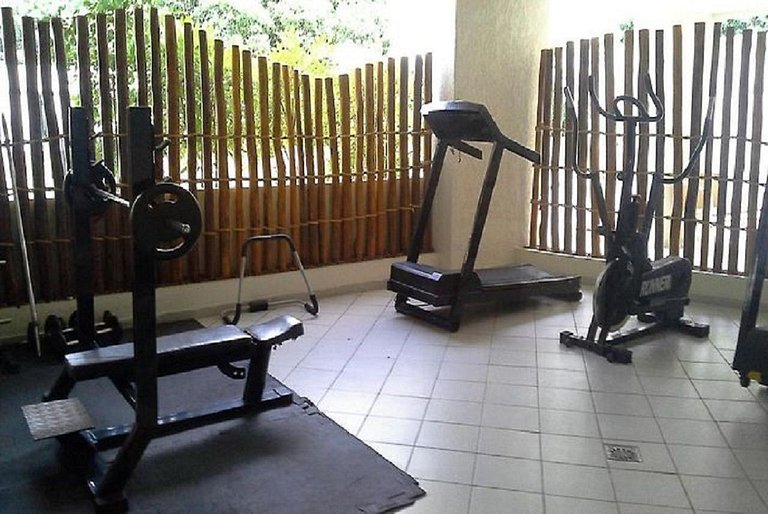 Flat com piscina, sauna e vaga de estacionamento