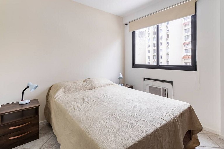 Flat próximo à estação de metrô de Copacabana