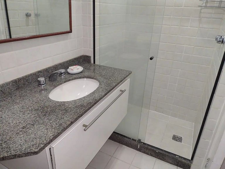 Flat próximo à estação de metrô de Copacabana