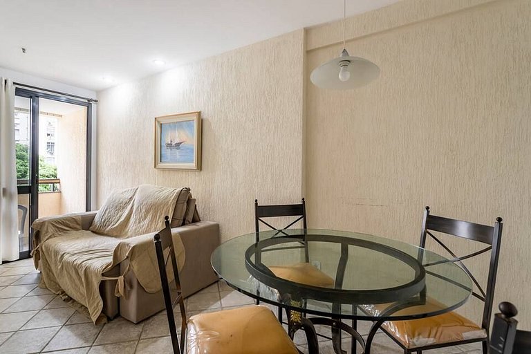 Flat próximo à estação de metrô de Copacabana