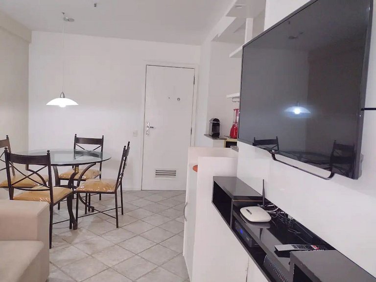 Flat próximo à estação de metrô de Copacabana