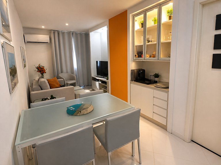 Seu apartamento em Copacabana espera por você! Rj