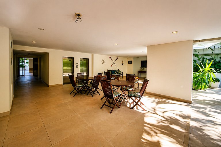 Seu apartamento em Copacabana espera por você! Rj